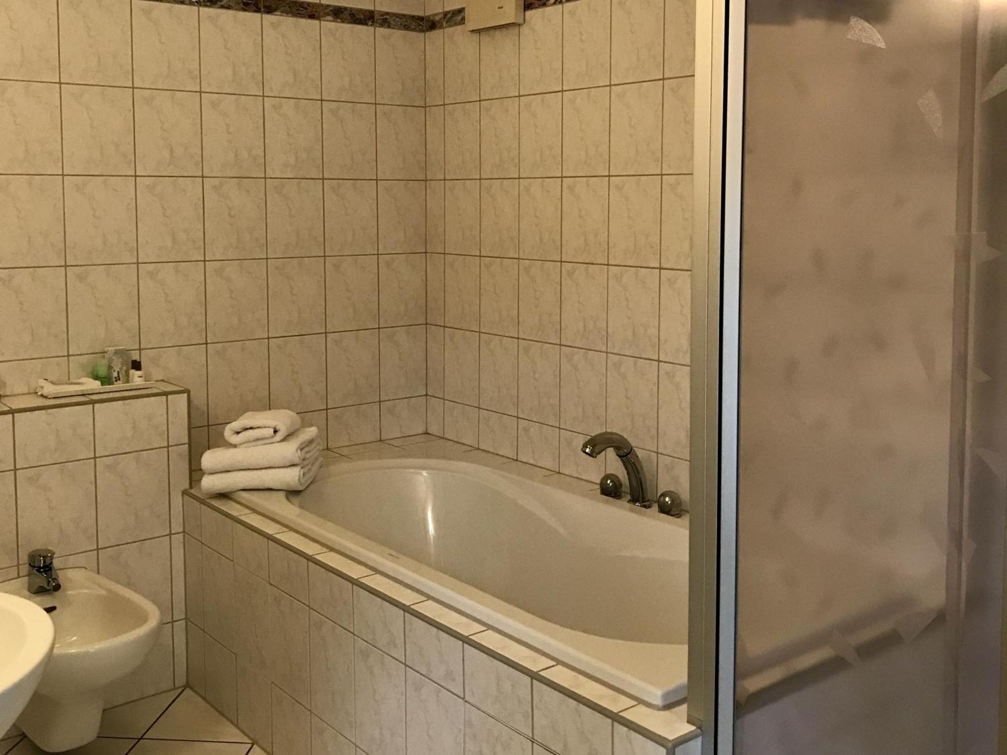 Dein Gutshof Hotel & Ferienwohnungen Gorlitz Phòng bức ảnh